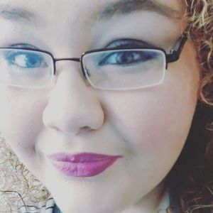 Meet your Posher, Caitlin